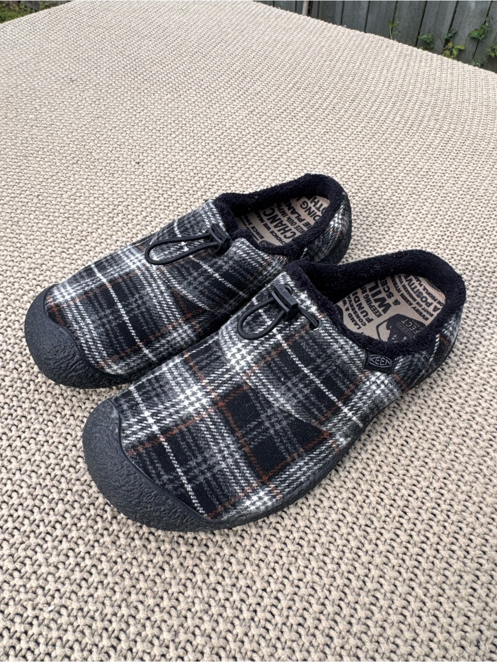 KEEN Sundance Womens Howser III Slide Black Plaid/Steel Grey Casual Shoe 7.5